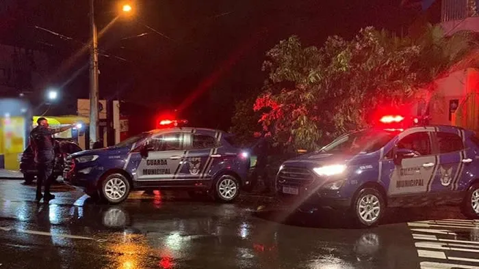GM interrompe festa clandestina em Londrina