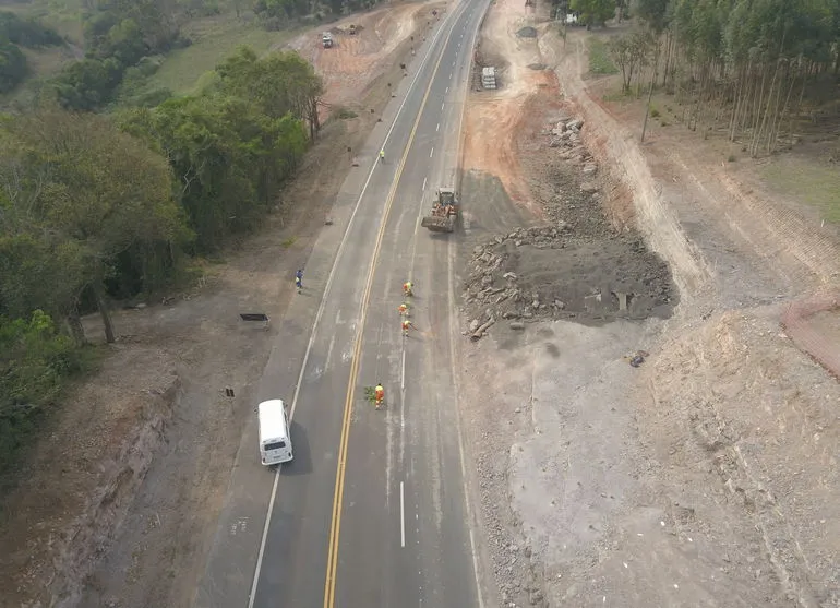 Explosão de rochas interdita BR-376 nesta quarta-feira