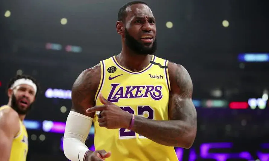 LeBron prega equilíbrio enquanto Lakers tenta se recuperar