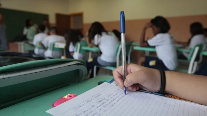 Escolas podem reabrir no próximo dia 19 em algumas regiões do Paraná