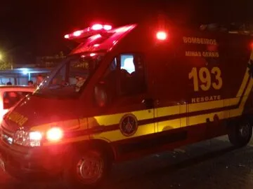 Carro capota na BR-376 próximo do Pirapó; Bombeiros foram chamados