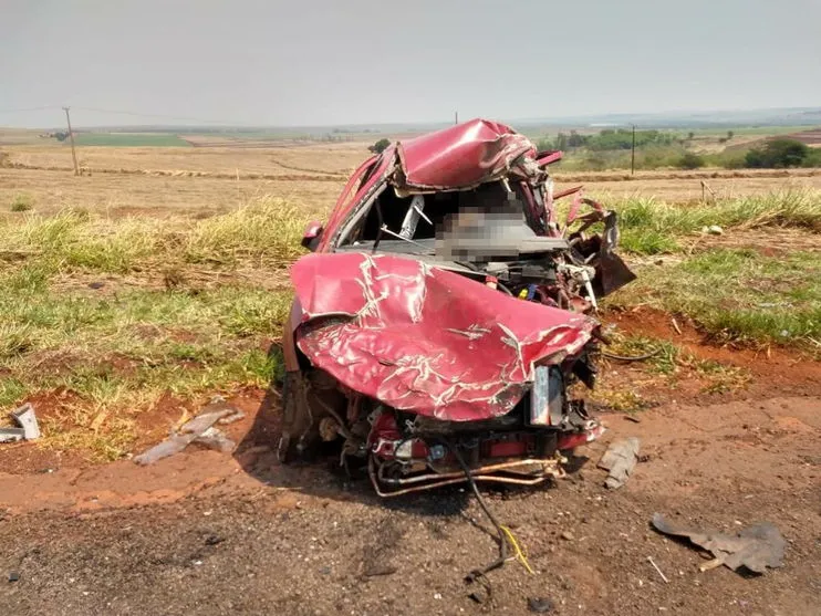 O motorista morreu na hora