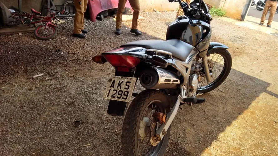 PM prende dupla e recupera moto furtada em Apucarana