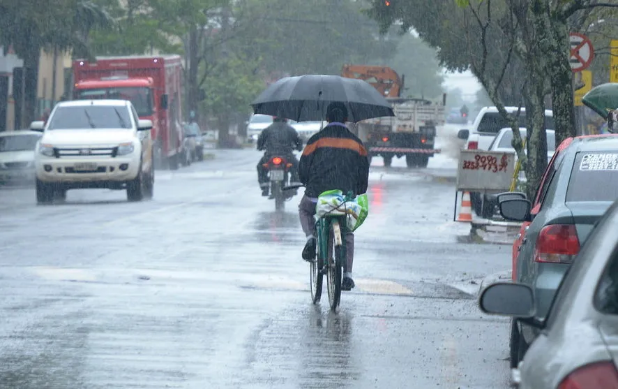 Defesa Civil emite novo alerta de chuva com risco de vendaval