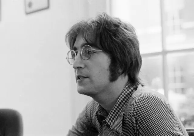 'Lives' do fim de semana têm tributo a John Lennon e música sertaneja