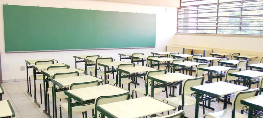 Governo autoriza atividades extracurriculares e não descarta retorno às aulas neste ano