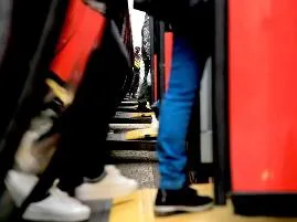 Ônibus de Curitiba descumprem regra e trafegam lotados durante a pandemia