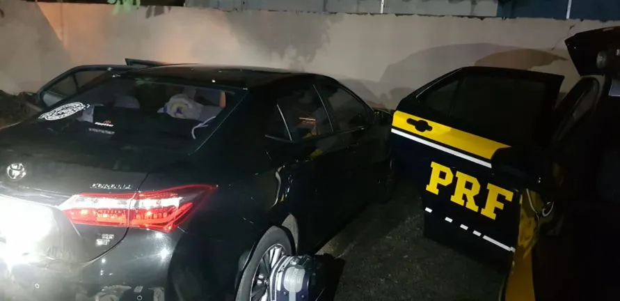 Carro roubado é recuperado por PRF em Arapongas
