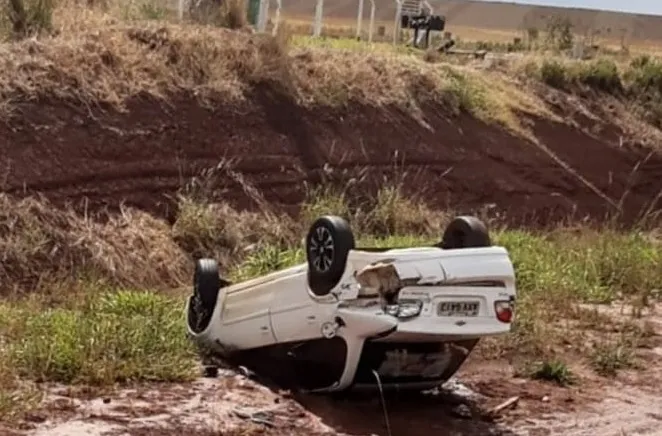 Capotamento faz múltiplas vítimas perto de Faxinal