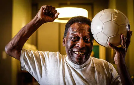 Perto de completar 80 anos, Pelé agradece por estar com saúde e lúcido