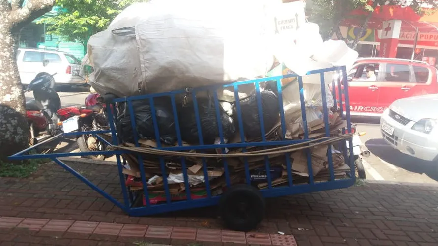 Carrinho de recolher recicláveis é furtado em Apucarana