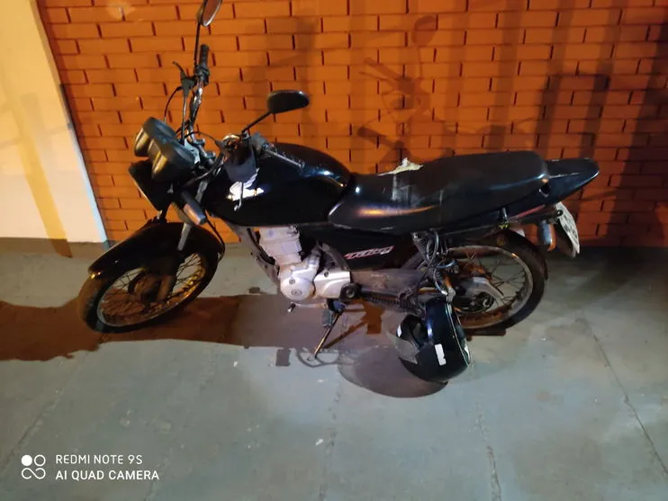Moto furtada em Apucarana é recuperada pela PM; um homem foi preso