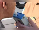 Homem foge de abordagem policial, cai de moto e é preso por embriaguez