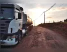 Caminhão tem carga roubada e motorista é feito refém na região
