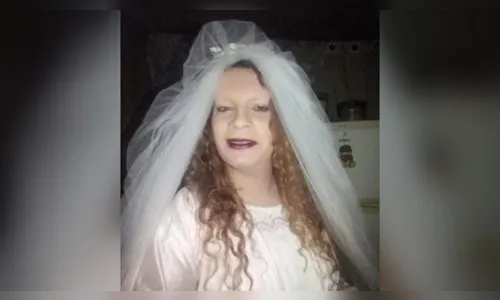 Mulher se veste de noiva e acaba assustando motoristas na BR-470; vídeo