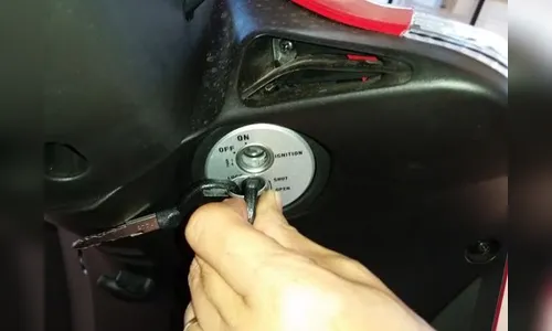 Homem tem moto furtada de residência,  em Rosário do Ivaí