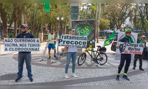 Pessoas protestam em Curitiba: “Não queremos vacina, temos a cloroquina”