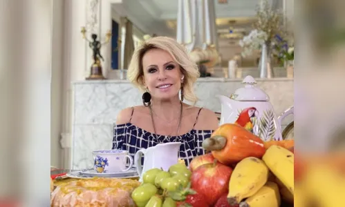 Ana Maria Braga aparece de chinelos em bastidores de programa