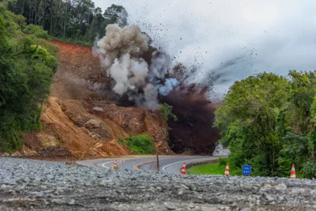 Concessionária realiza detonação de rochas na BR 376