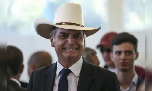 Homem viaja 1,2 mil km para presentear Bolsonaro com égua