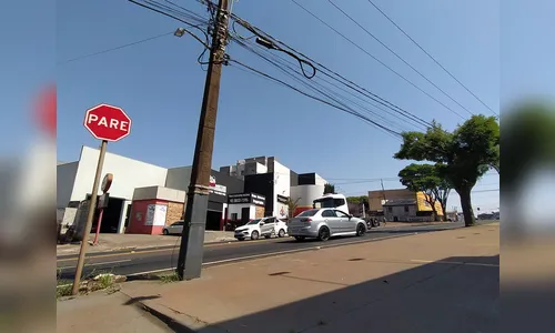 Acidente envolve carro e caminhão na avenida Minas Gerais