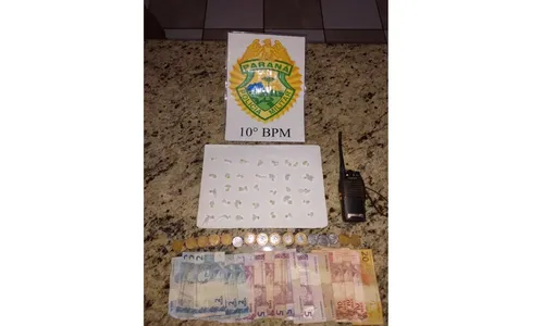 Após denúncias, PM de Apucarana apreende crack e homem é preso