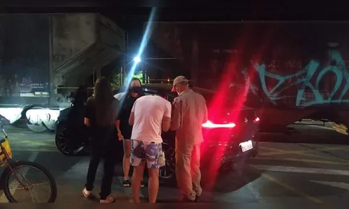 Trem bate em carro na linha perto dos Bombeiros em Arapongas