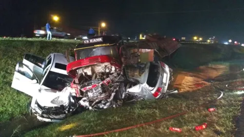 Duas pessoas morrem carbonizadas após acidente em Cascavel