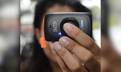 Mulher aciona botão do pânico após ex-marido tentar agredi-la na rua