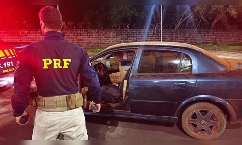 PRF apreende carro acidentado, lotado de cigarros contrabandeados