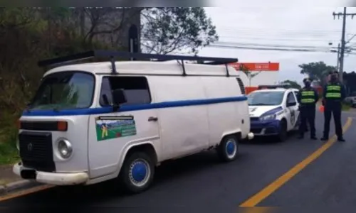Kombi é apreendida com mais de R$ 800 mil em multas no Paraná