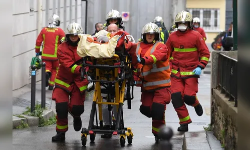 Ataque com faca deixa duas pessoas gravemente feridas na França