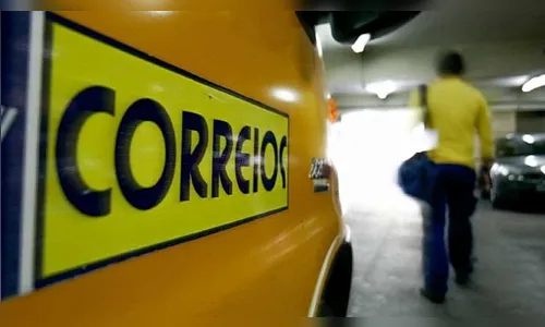 Carteiro é  flagrado por moradores jogando cartas em bueiro no Paraná