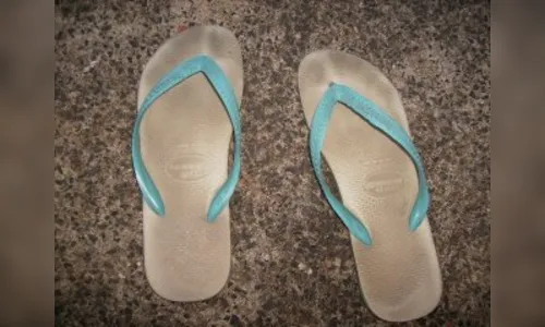 Por causa de chinelo, jovens se agridem a tijoladas