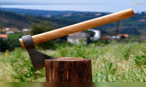 Homem ameaça família da ex-esposa com machado em Arapongas