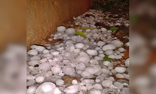 Temporal causa estragos no Paraná; chuva de granizo assusta