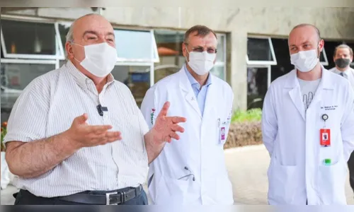 Prefeito de Curitiba recebe alta após internamento por Covid-19