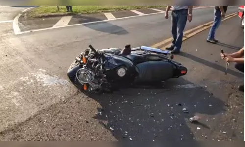 Motociclista fica gravemente ferido após colisão contra caminhão em Jandaia