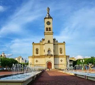 Você sabe quanto custou os vitrais da Catedral de Apucarana? Veja esta e outras curiosidades