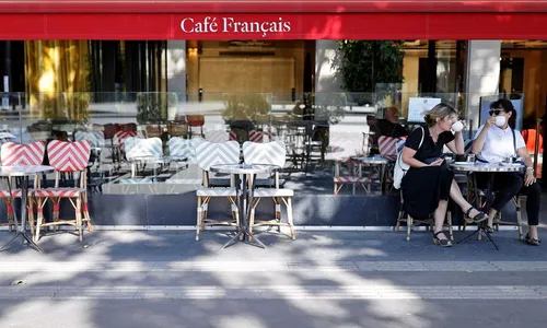 Alerta máximo contra Covid-19 ameaça fechar restaurantes de Paris