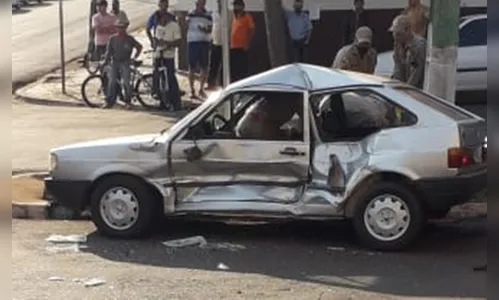 Mulher fica ferida em acidente na Avenida Castelo Branco, em Ivaiporã