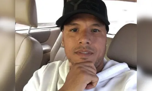 Luís Fabiano é acusado de pagar Porsche com cheques sem fundo; jogador diz ter sido vítima de golpe