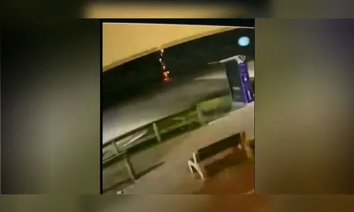 Vídeo mostra raio atingindo homem em praia de Santa Catarina; assista