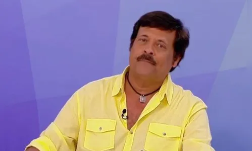 SBT demite humorista Carlinhos Aguiar por telefone