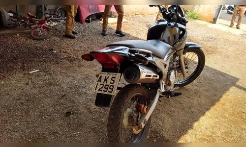 PM prende dupla e recupera moto furtada em Apucarana