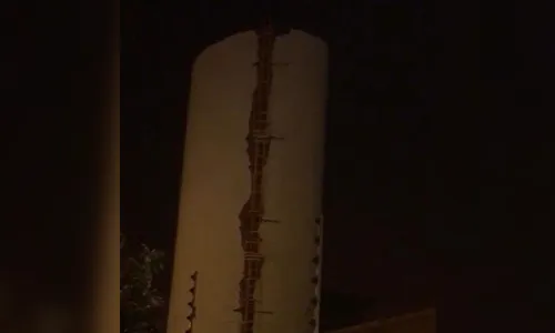 Caixa d'água com capacidade de 1 milhão de litros balança durante vendaval no Paraná; Assista