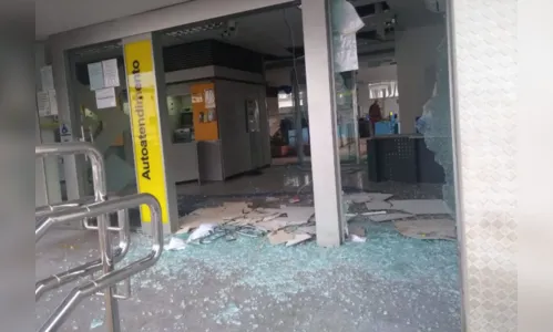 Bandidos explodem parede de agência bancária em Andirá