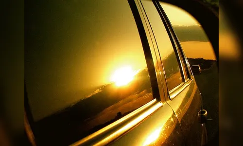 Criança morre após ficar trancada em veículo exposto ao calor