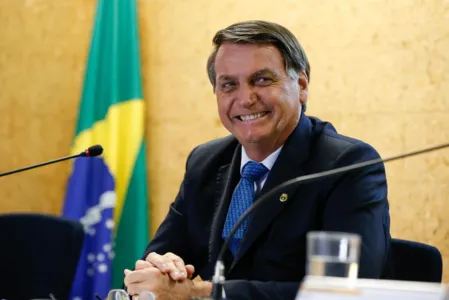 Segundo pesquisa, Bolsonaro venceria Lula, Moro e Doria em 2022