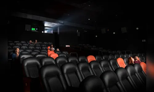 Curitiba autoriza reabrir buffets nos restaurantes, cinemas e teatros